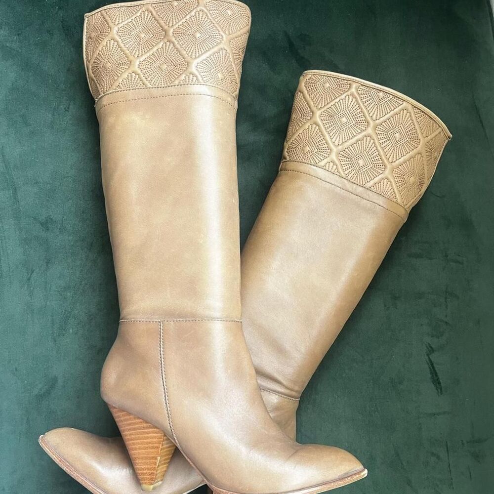 B. Makowsky Tan Leather Knee High Boots 6.5 Geometric Western Pull On Y2K